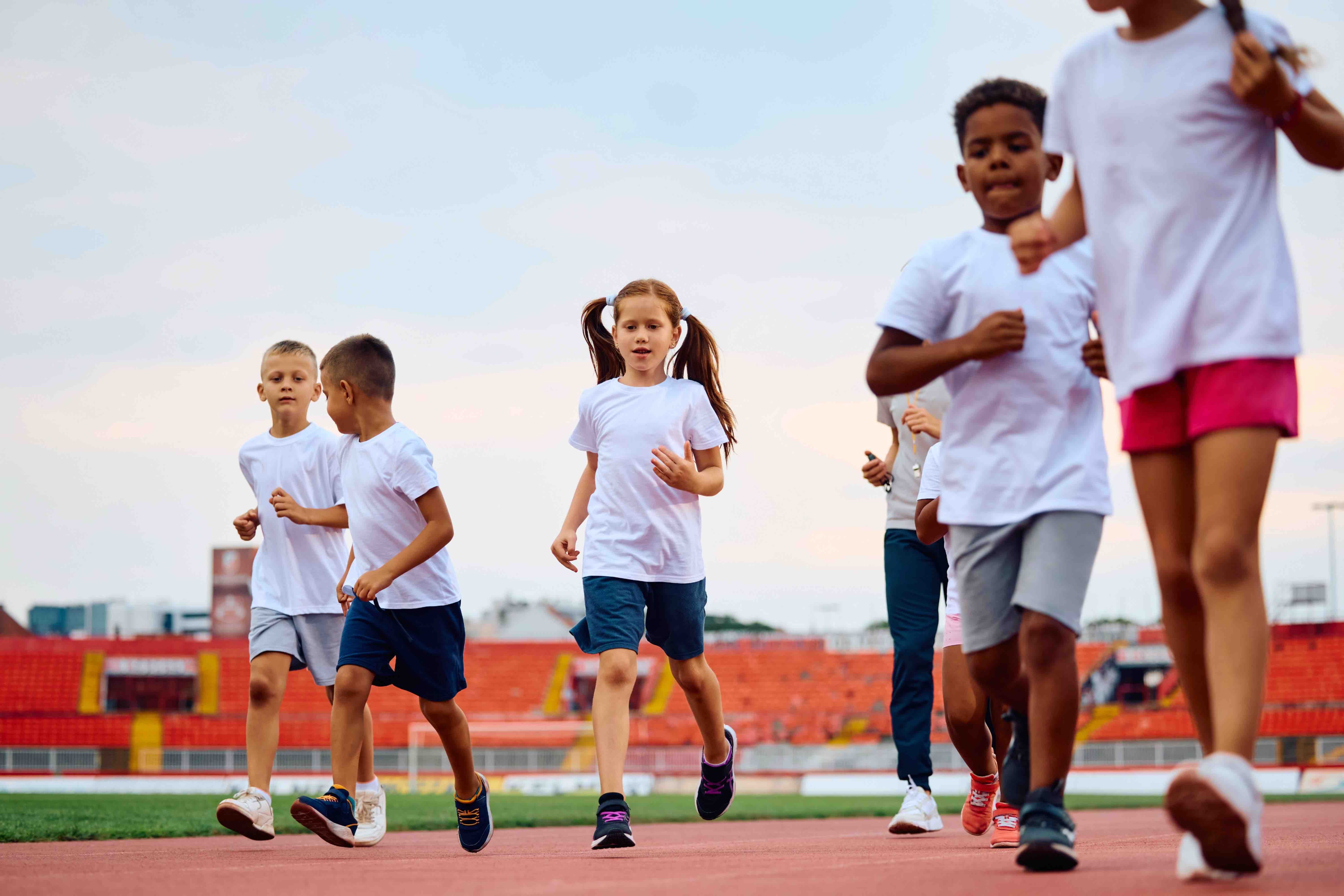 little-girl-and-her-friends-running-during-sports